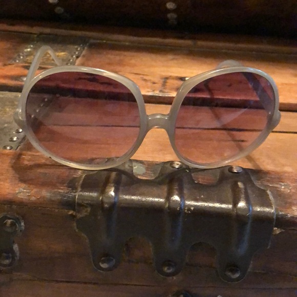 Renauld Retro Vintage Sunglasses - Picture 2 of 16